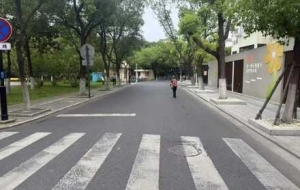 ����@���R�r��ͨ����4��